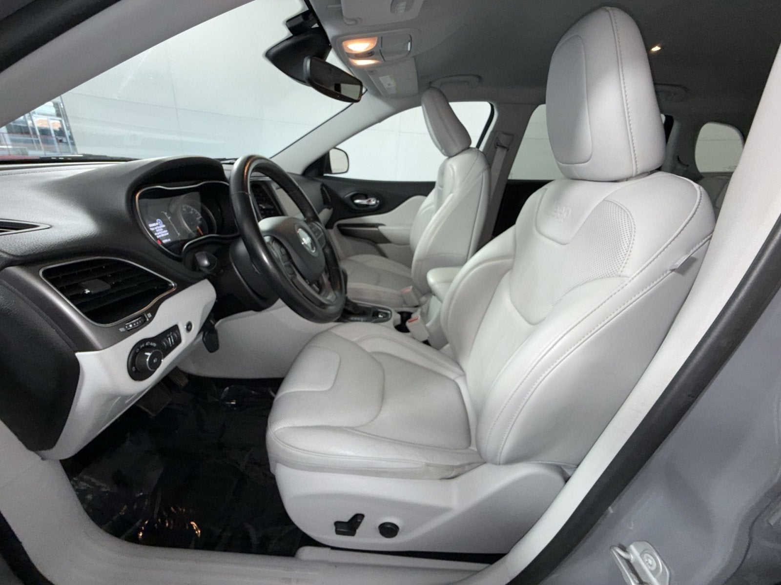 2020 Jeep Cherokee Lux