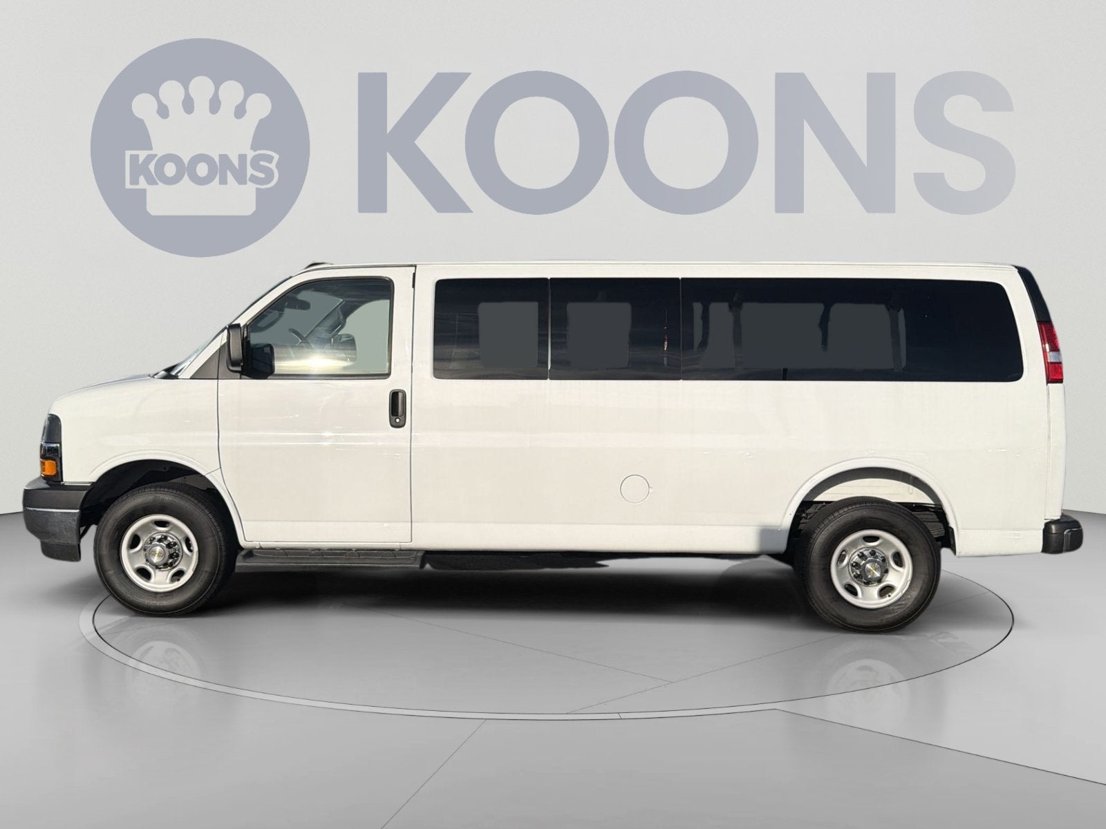 2025 Chevrolet Express Passenger 1LT