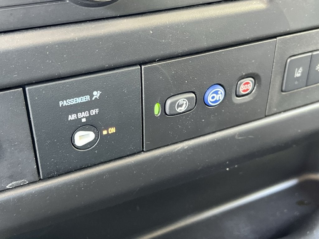 2025 Chevrolet Express Passenger 1LT