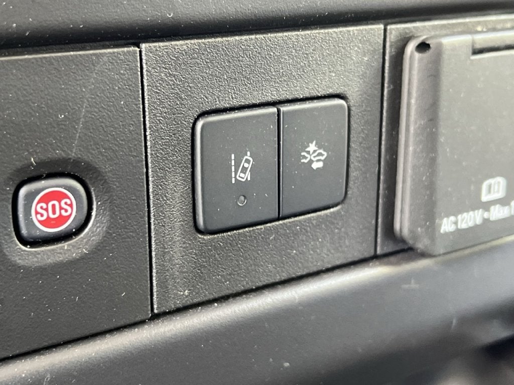 2025 Chevrolet Express Passenger 1LT