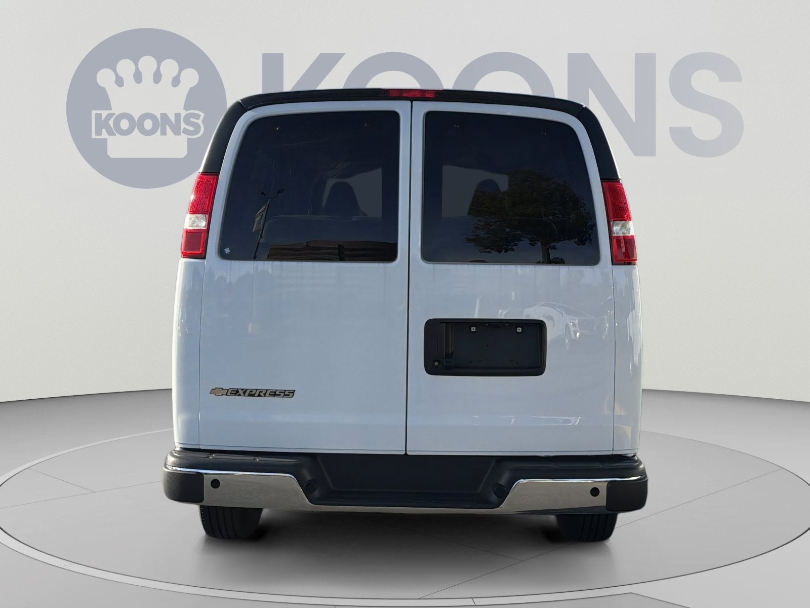 2025 Chevrolet Express Passenger 1LT
