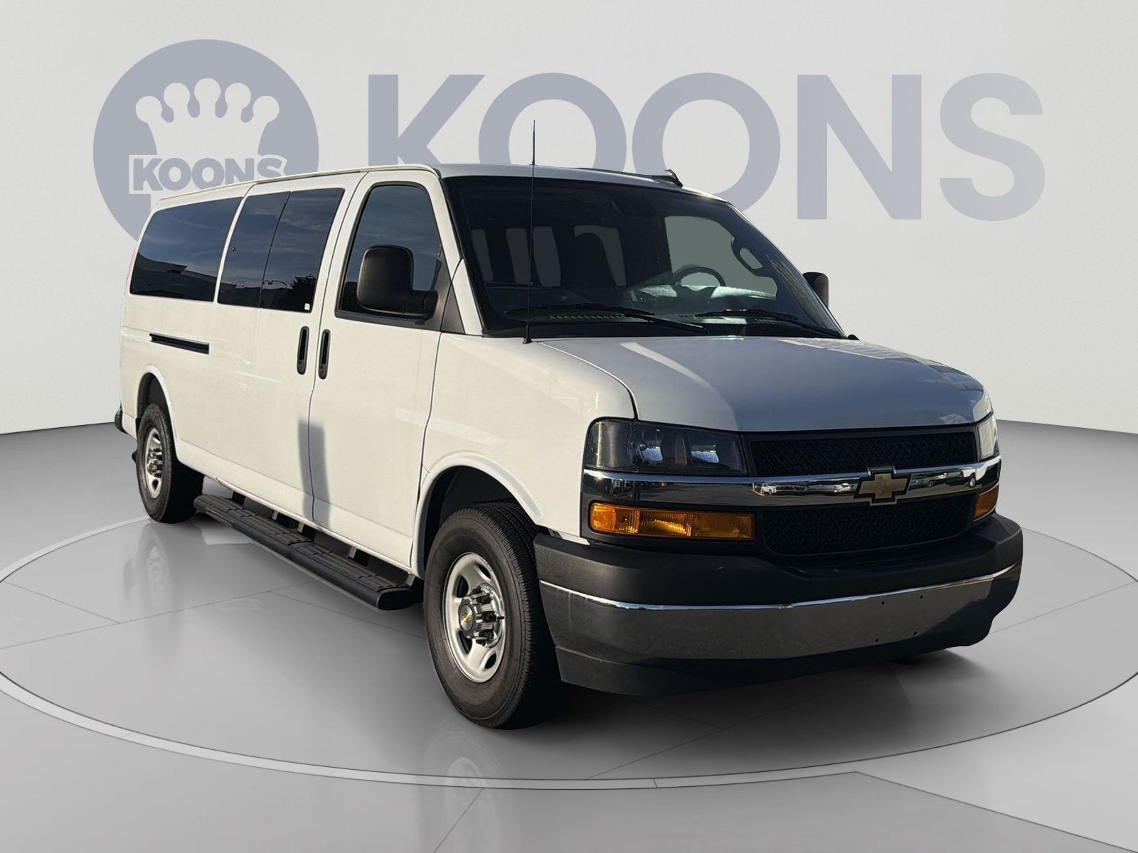 2025 Chevrolet Express Passenger 1LT
