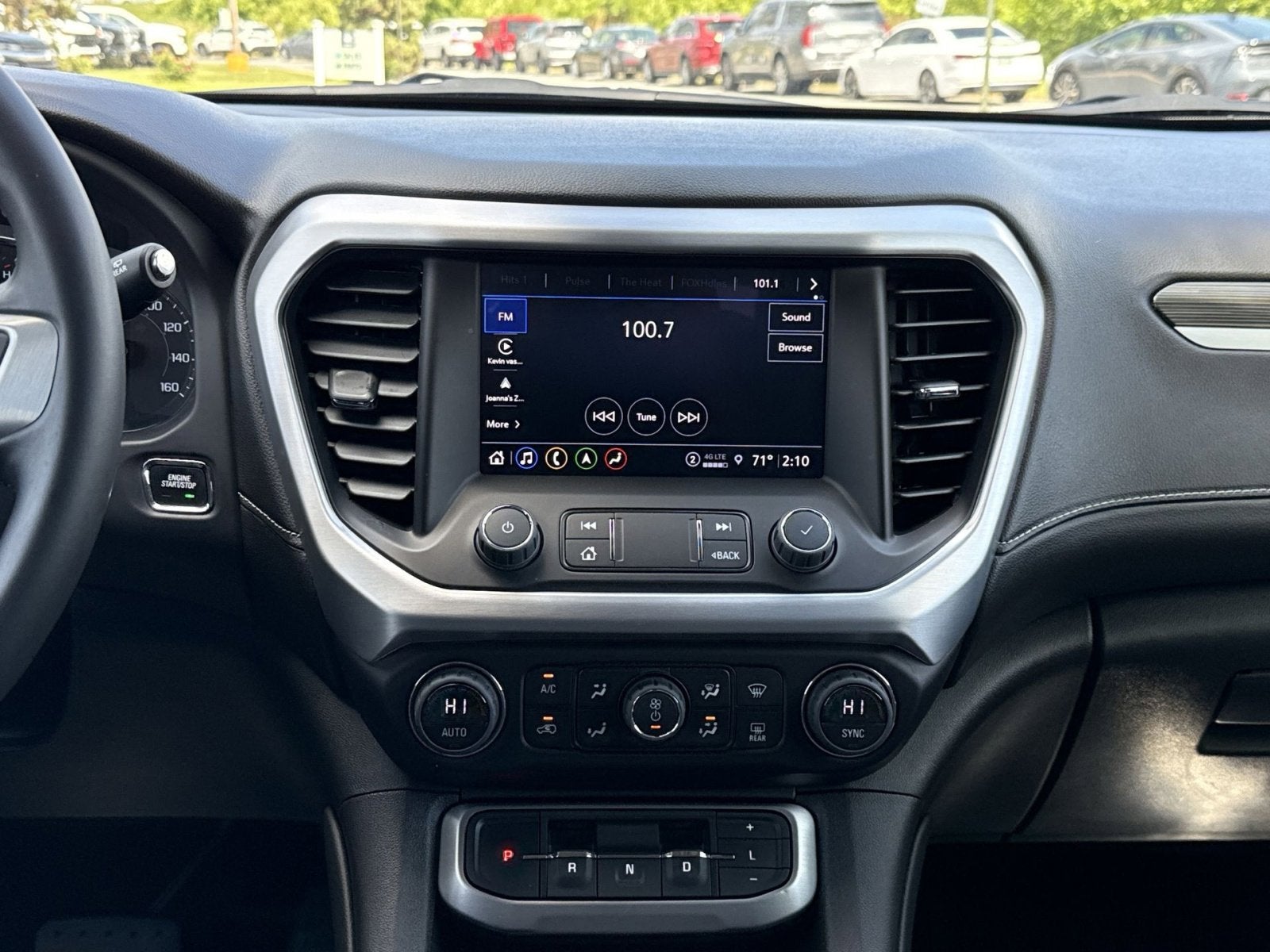 2023 GMC Acadia SLT