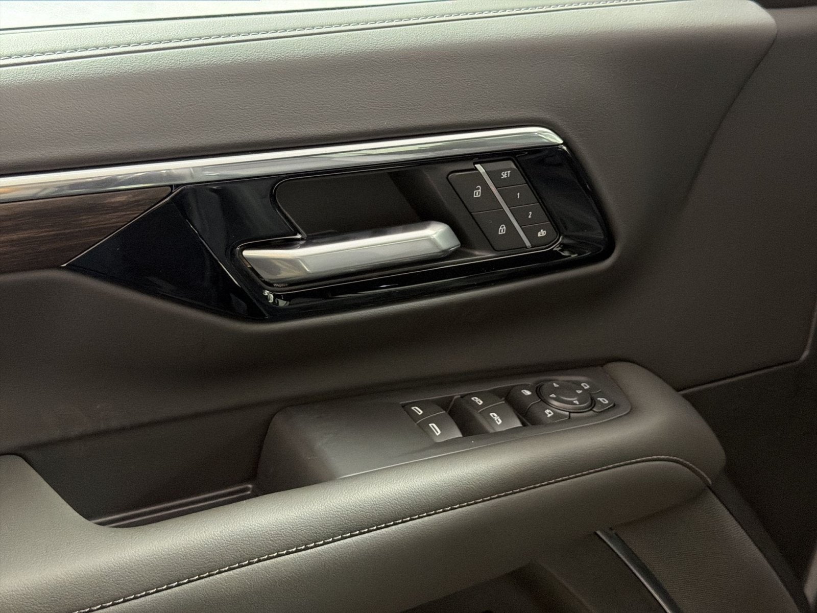 2026 Chevrolet Suburban Z71 - Photo 12