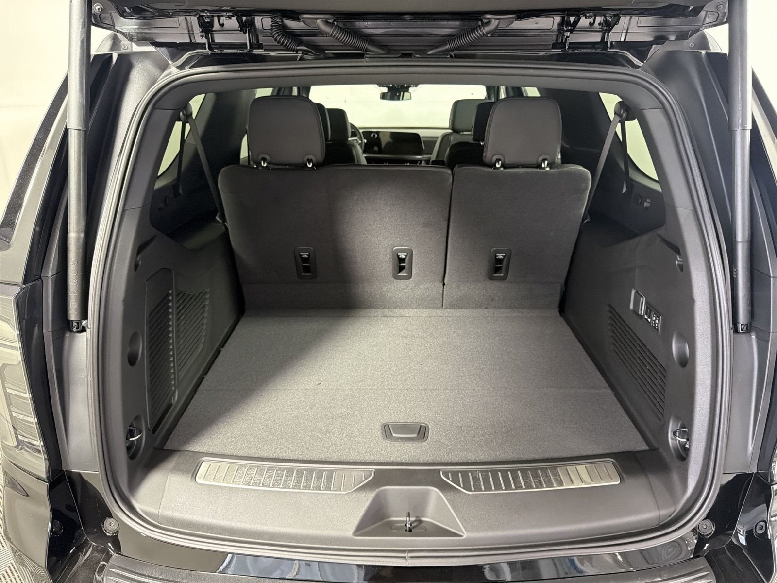2026 Chevrolet Suburban Z71 - Photo 24