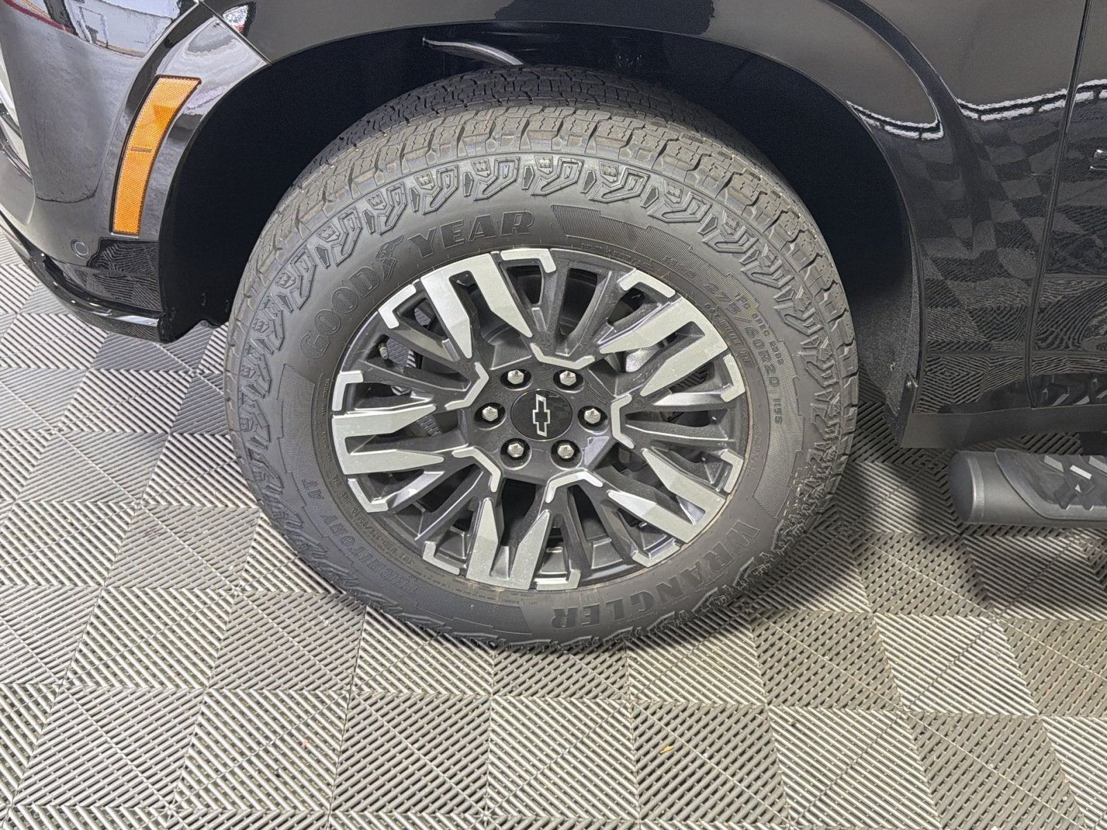 2026 Chevrolet Suburban Z71 - Photo 9