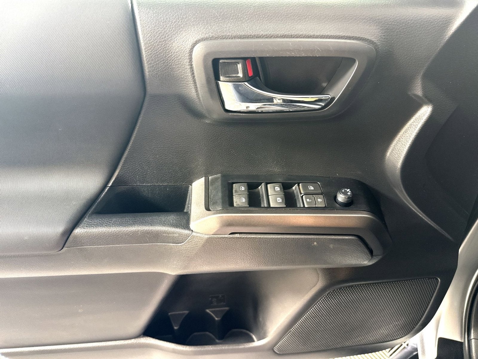 2022 Toyota Tacoma 4WD SR