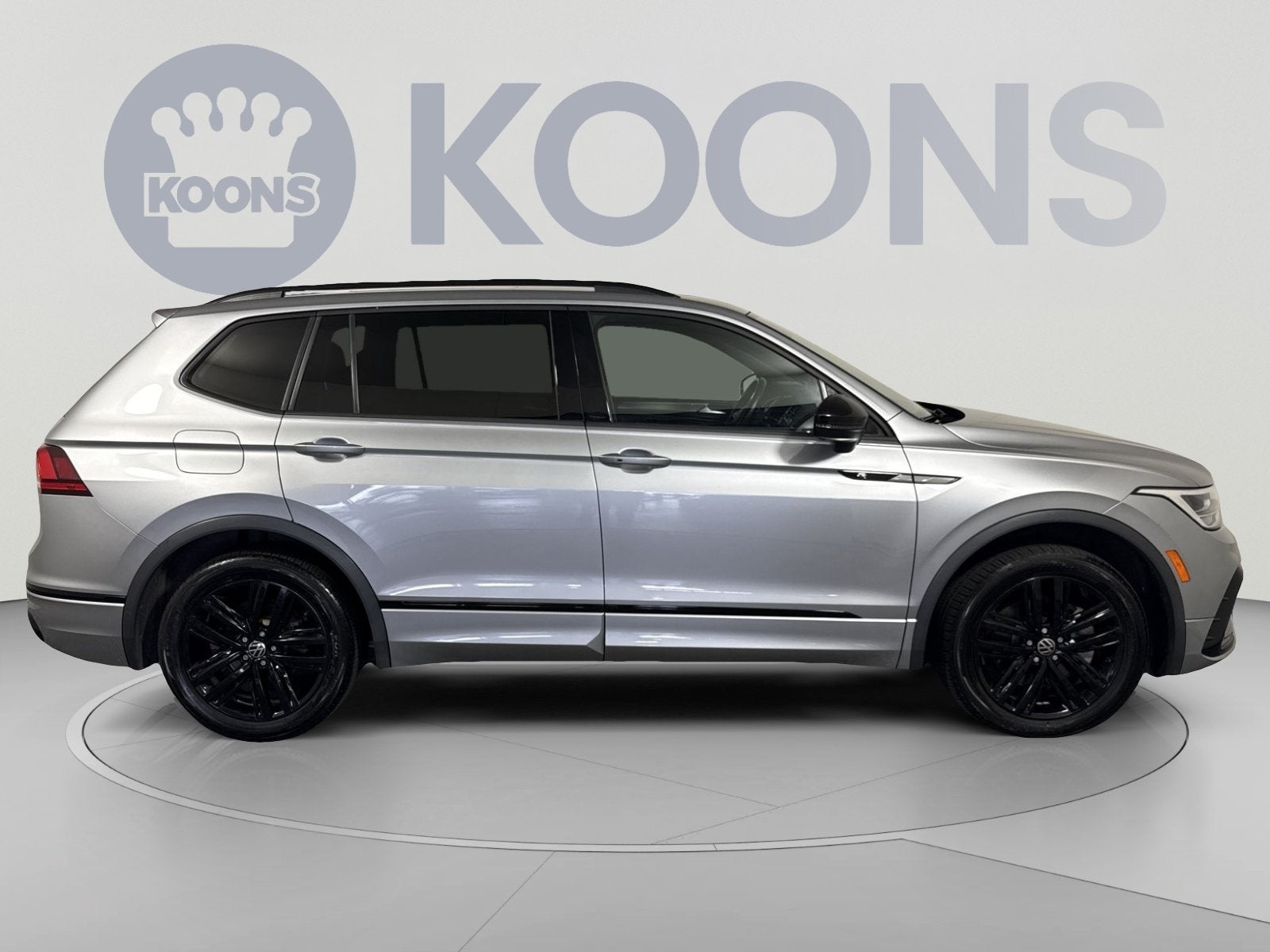 2022 Volkswagen Tiguan SE R-Line Black