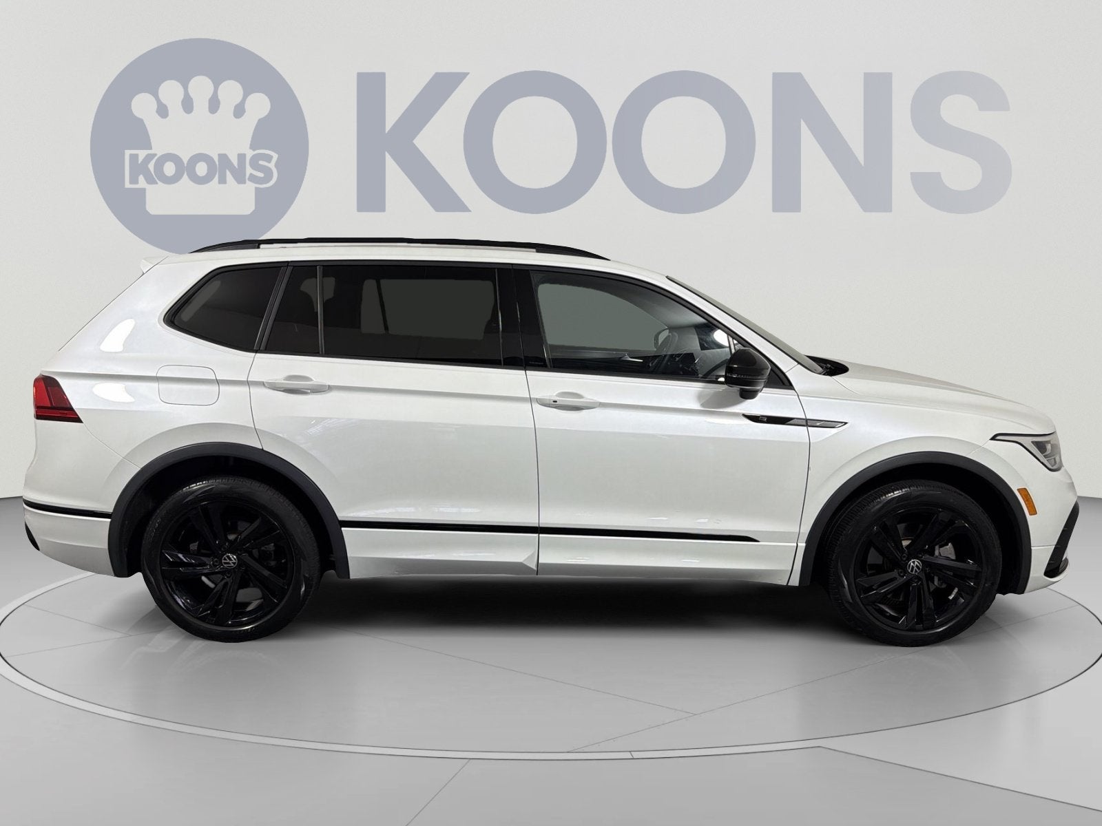 2023 Volkswagen Tiguan SE R-Line Black
