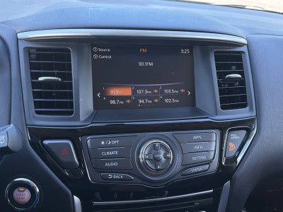 2017 Nissan Pathfinder SV