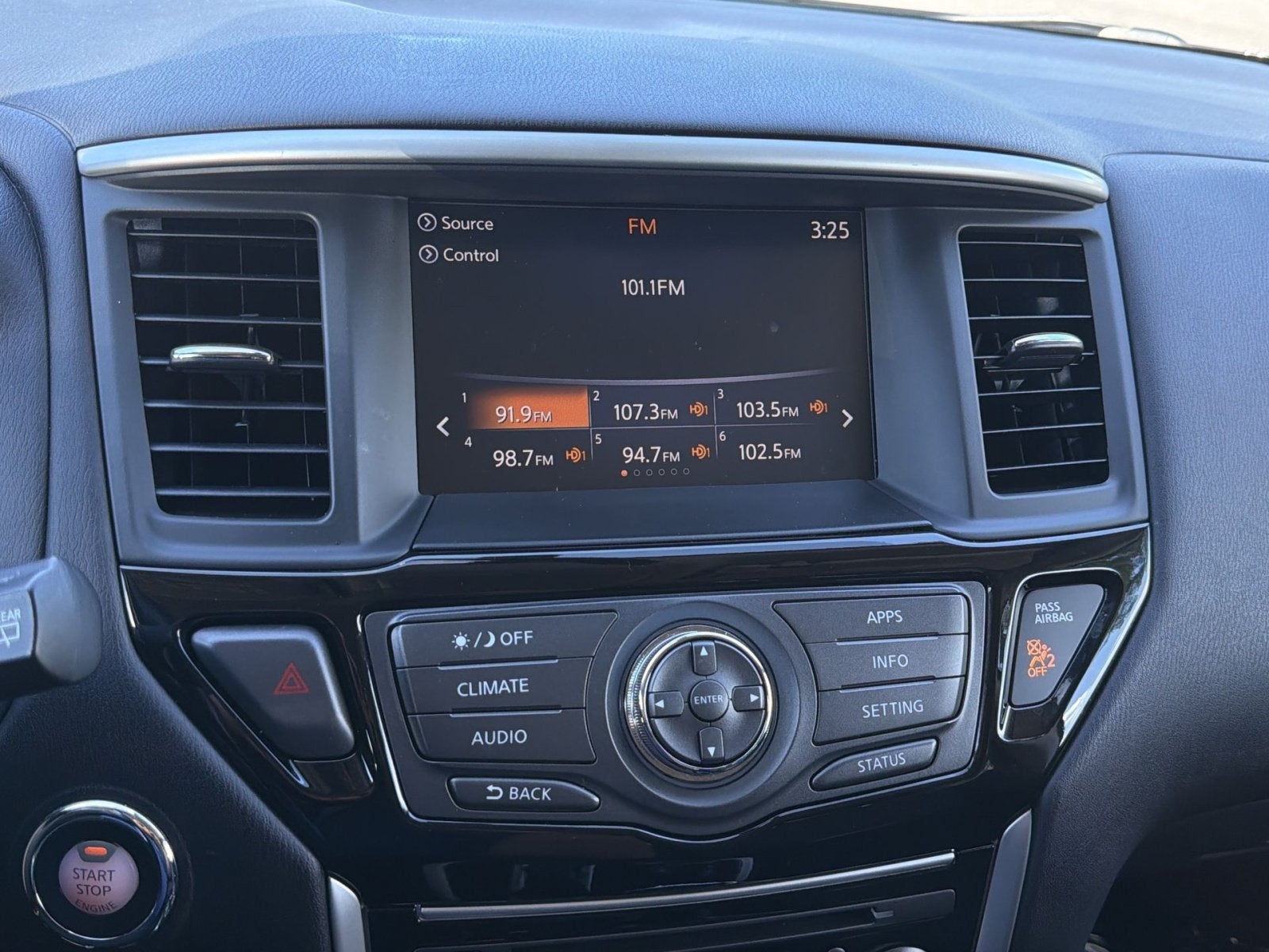 2017 Nissan Pathfinder SV