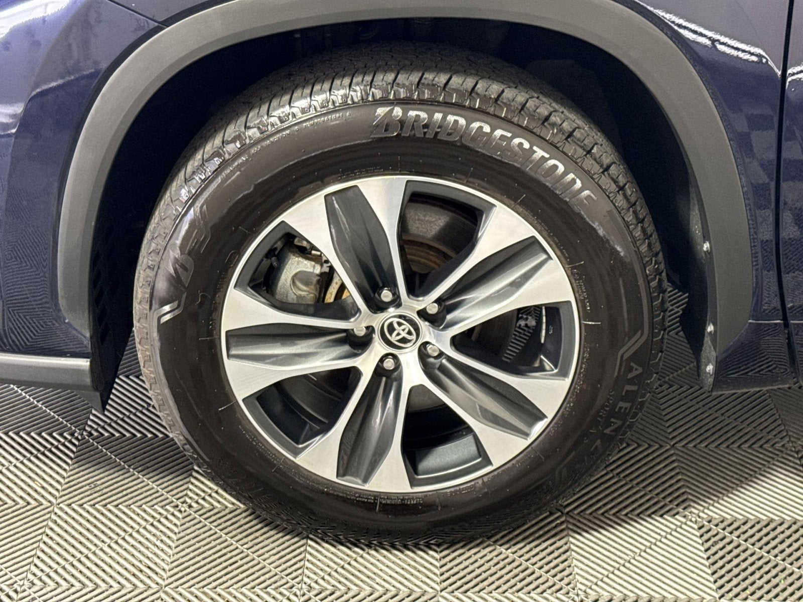 2025 Toyota Highlander LE