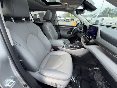 2024 Toyota Highlander LE