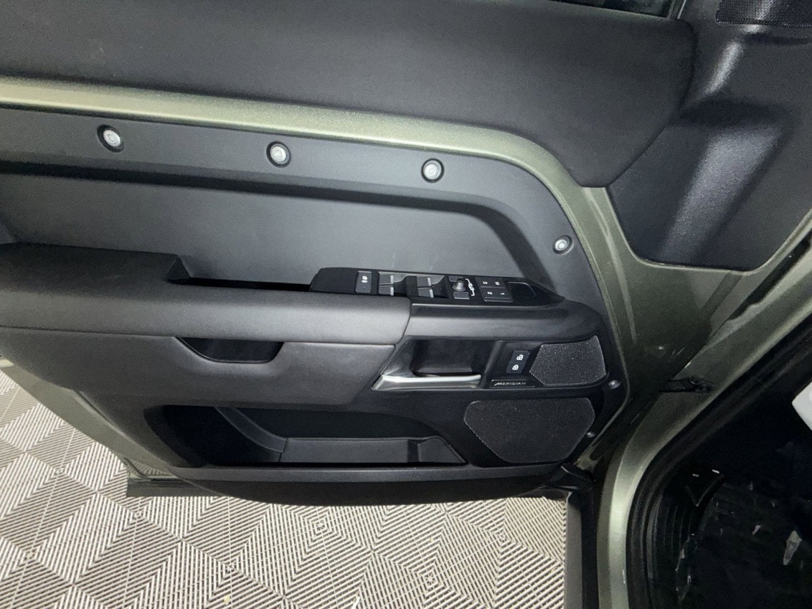 2025 Land Rover Defender S