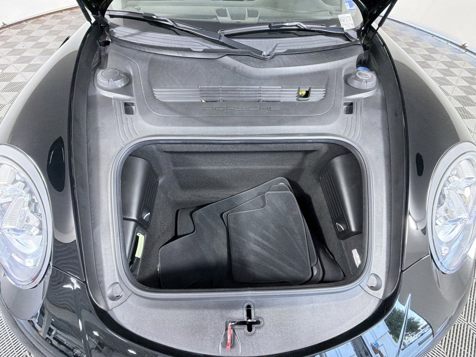 2018 Porsche 911 Carrera