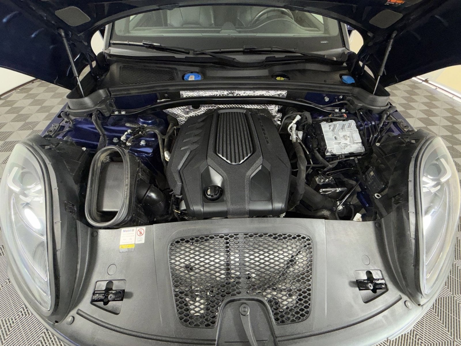 2022 Porsche Macan AWD