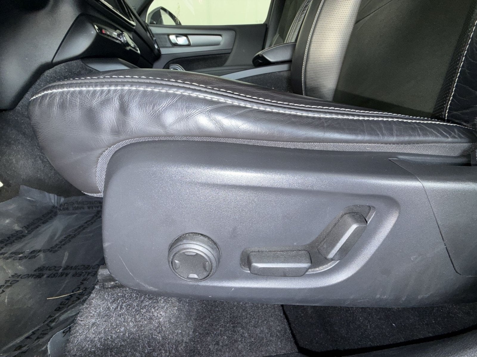 2020 Volvo XC40 R-Design