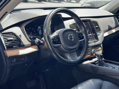 2022 Volvo XC90 Momentum