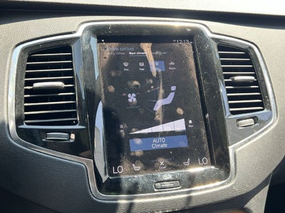 2022 Volvo XC90 Momentum