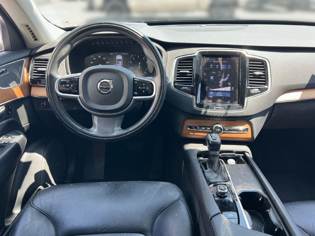 2022 Volvo XC90 Momentum