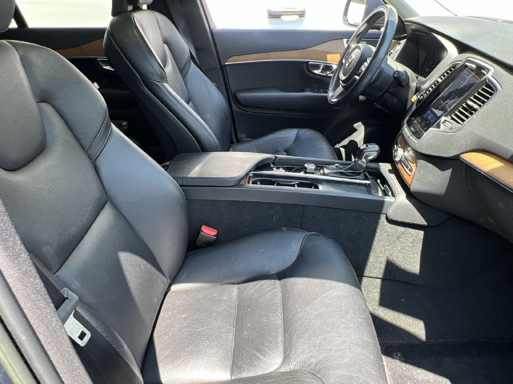 2022 Volvo XC90 Momentum