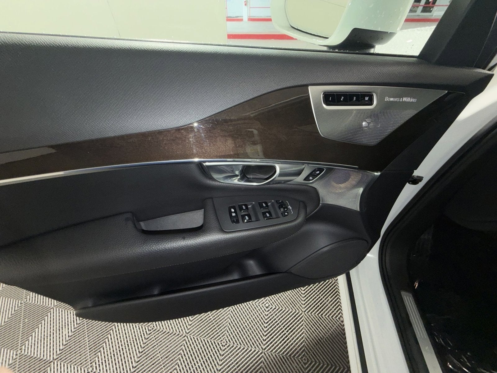 2017 Volvo XC90 Momentum