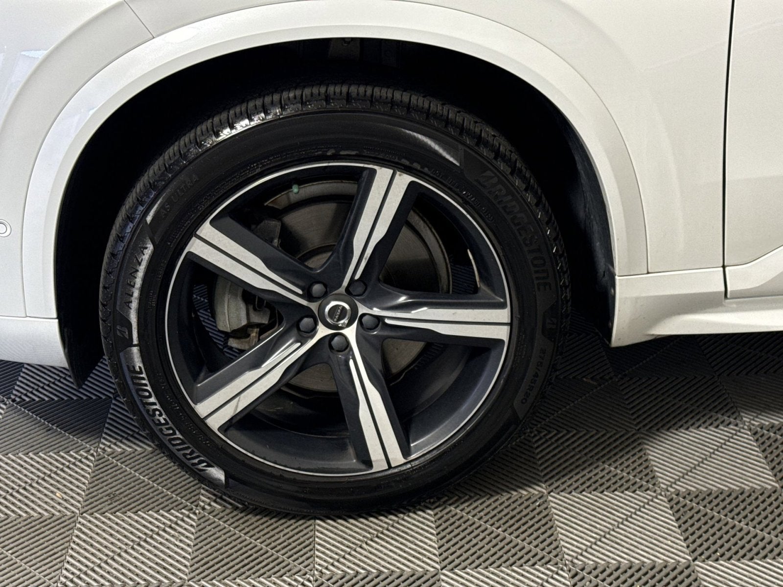 2019 Volvo XC90 R-Design